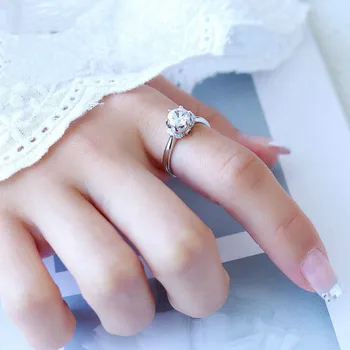 Истинска принцеса коронованной любов с шест нокти, три кръгчета от черница Франц Кламмера, регулируем пръстен с диаманти.